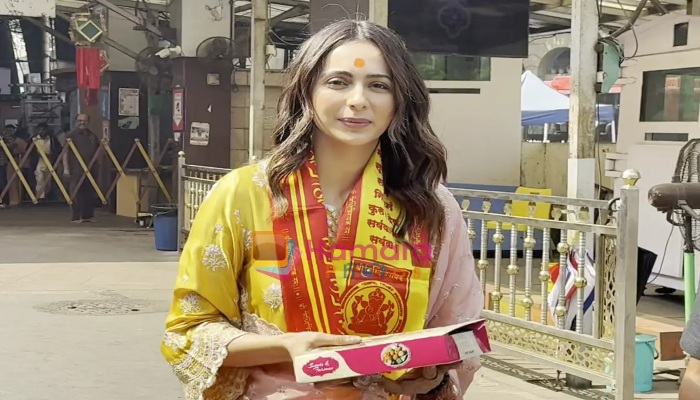 'दे दे प्यार दे 2' के रिलीज से पहले सिद्धिविनायक मंदिर पहुंची रकुल प्रीत