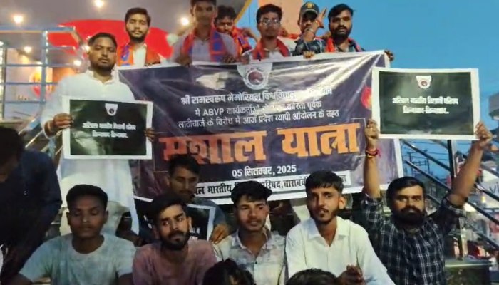 Ram Swarup University: रामस्वरूप यूनिवर्सिटी लाठीचार्ज के विरोध में ABVP कार्यकर्ताओं ने निकाली मशाल यात्रा