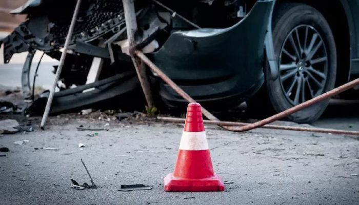 Gujarat: मेहसाणा में मातम में बदली खुशियों की जर्नी, डिवाइडर से टकराई अनियंत्रित कार, परिवार के 5 सदस्यों की गई जान