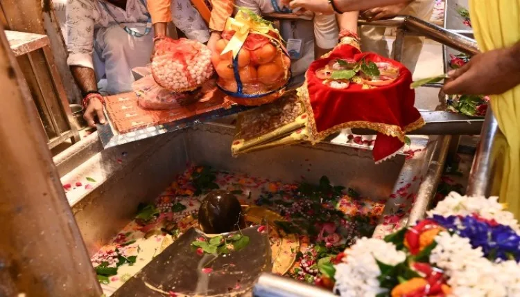 जन्माष्टमी से पहले काशी विश्वनाथ धाम से ठाकुरजी के लिए भेजा उपहार