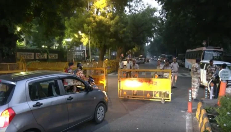 Jantar-Mantar पर विपक्ष के विरोध प्रदर्शन को देखते हुए सुरक्षा व्यवस्था कड़ी