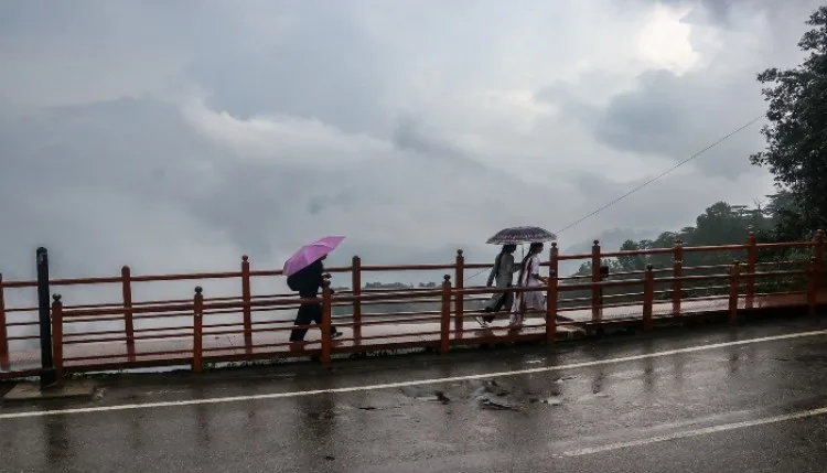 Himachal Rain: हिमाचल प्रदेश में भारी बारिश की चेतावनी, प्रशासन अलर्ट, 4 जिलों में स्कूल-काॅलेज बंद