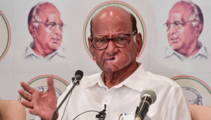 Sharad Pawar: NCP प्रमुख शरद पवार की अचानक बिगड़ी तबीयत, अस्पताल के बाहर जुटी समर्थकों की भीड़