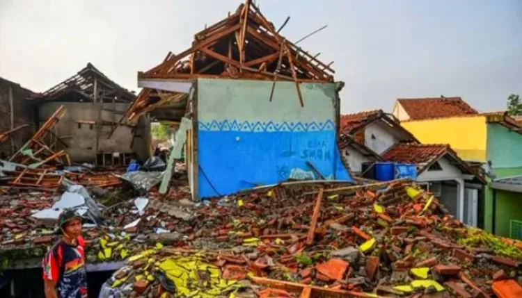 Earthquake Earthquake: इंडोनेशिया में 7.7 तीव्रता का शक्तिशाली भूकंप