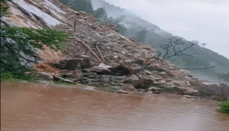 बद्रीनाथ, गंगोत्री और यमुनोत्री तक भूस्खलन और मालवा, खतरे के निशान पर हैं कई नदियां