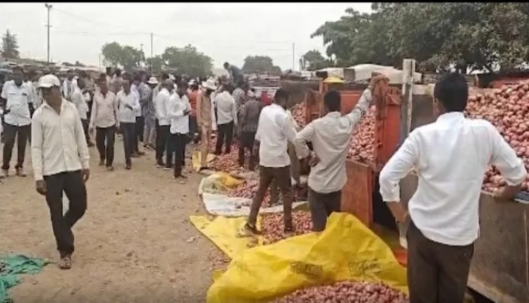 खाद्य पदार्थों की कीमतों में तेजी, कारोबारी संग खरीददार परेशान