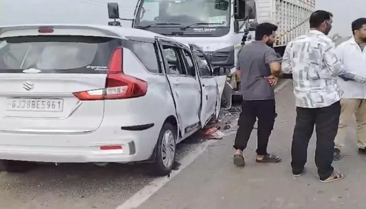 Gujarat Accident: जूनागढ़ में सड़क किनारे खड़े ट्रक से टकराई कार, एक ही परिवार के 4 लोगों की मौत
