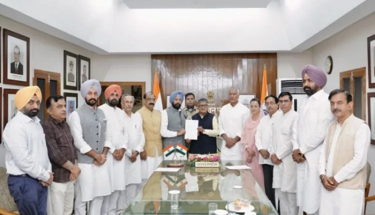 भाजपा ने पंजाब के राज्यपाल को सौंपा ज्ञापन, स्थानीय निकाय और मेयर चुनावों में धांधली के लगाए गंभीर आरोप
