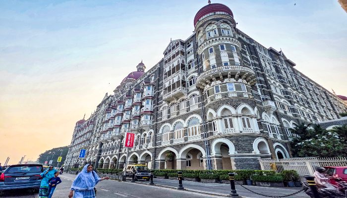 Mumbai: मुंबई में होटल ताज व ट्राइडेंट में आतंकी हमले की धमकी, हिरासत में आरोपी