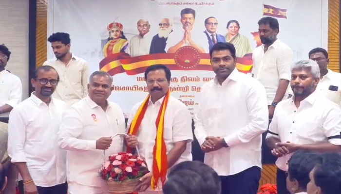 AIADMK को बड़ा झटका! 4 पूर्व मंत्री और वरिष्ठ नेता TVK में शामिल