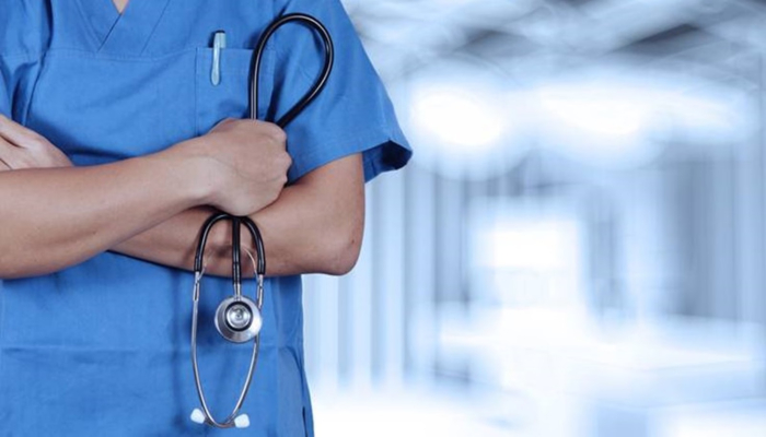 National Doctors Day 2025: जब भारत से बाहर छाए 'देसी डॉक्टर', तो अपने देश की सेहत क्यों है बीमार?