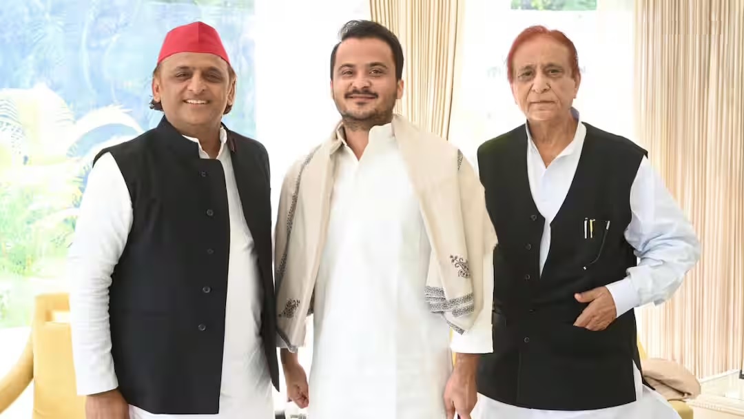 Azam Khan Meets Akhilesh Yadav : बेटे अब्दुल्लाह की फिक्र आजम को ले आई अखिलेश के पास?