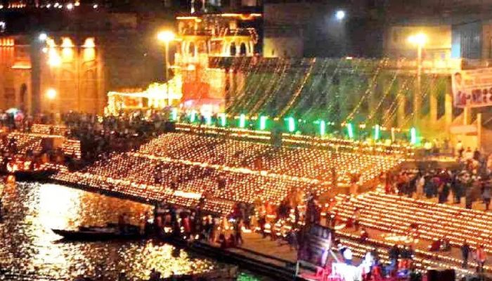 देव दीपावली पर 10 लाख दीपों से जगमगाएंगे काशी के अर्धचंद्राकार घाट, लेजर शो और हरित आतिशबाजी का भी होगा प्रदर्शन
