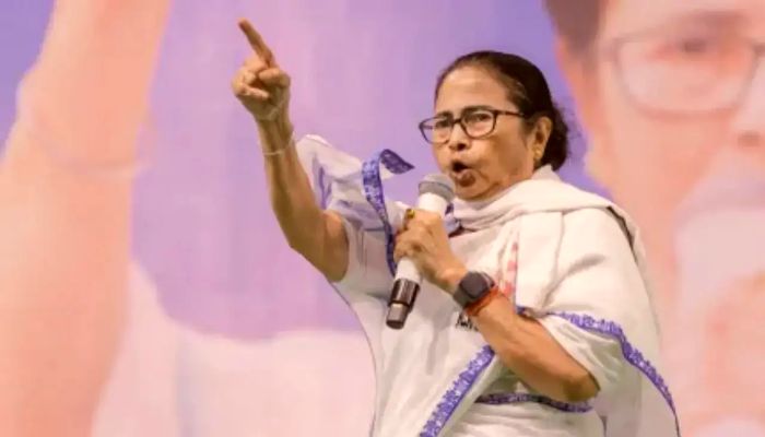 कोलकाता में हजारों समर्थकों का ममता बनर्जी ने बढ़ाया हौसला, अमित शाह से मांगा सवालों का जवाब