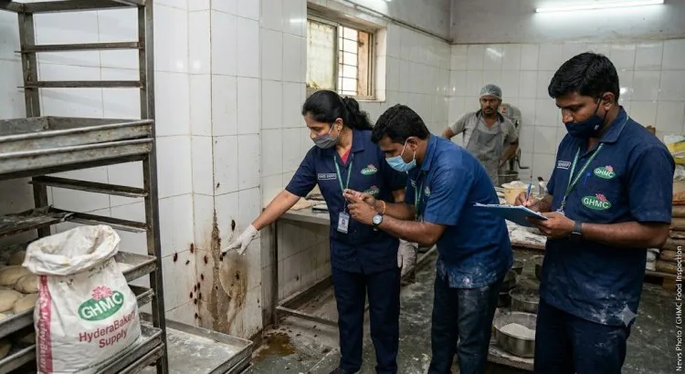 भीलवाड़ा में रक्षाबंधन से पहले मिठाई दुकानों पर छापा, 5 सैंपल लिए