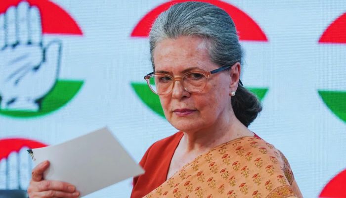 Sonia Gandhi: बर्थडे पर सोनिया गांधी को बड़ा झटका ! कोर्ट ने भेजा नोटिस