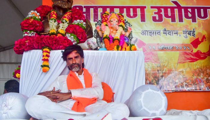Maratha Reservation Protest :  मनोज जरांगे को पुलिस ने भेजा नोटिस, आजाद मैदान खाली करने का आदेश
