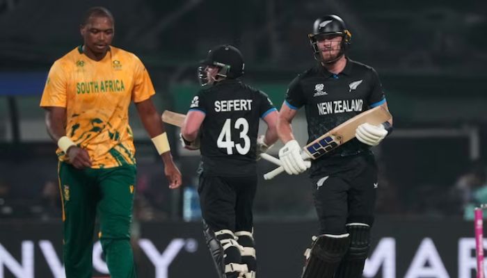 SA vs NZ Live Score:  फिन एलन ने 33 गेंदों में ठोका ऐतिहासिक शतक, दक्षिण अफ्रीका को हराकर फाइनल में पहुंचा न्यूजीलैंड