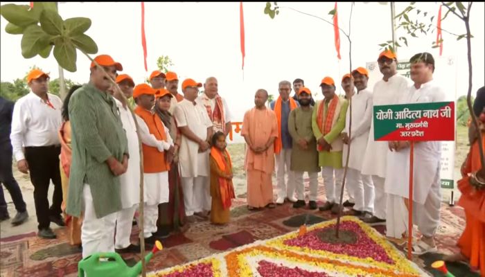 वृक्षारोपण महाअभियान में पांच घंटे में लग गए 16 करोड़ पौधे