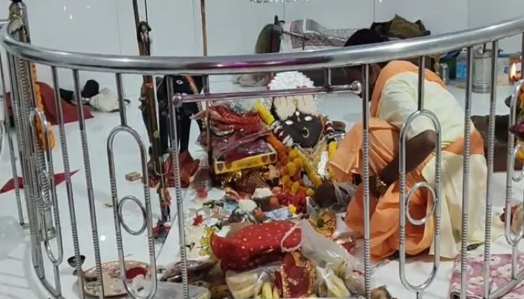 धमतरी के शीतला शक्तिपीठ में भक्तों की आस्था, चावल से मिलता है आशीर्वाद
