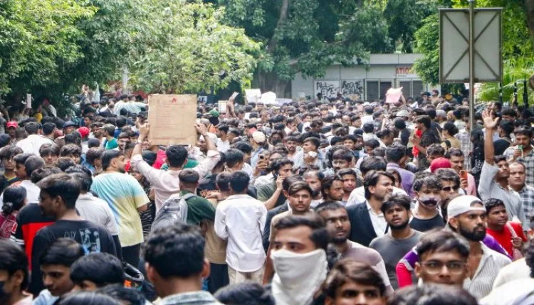 NEET UG विरोध प्रदर्शन: दिल्ली सरकार ने प्रदर्शनकारियों को दी राहत, कार्रवाई पर लगाई रोक