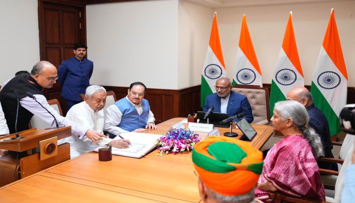 Nitish Kumar ने ली राज्यसभा सांसद की शपथ , जानें अब कौन बनेगा बिहार का नया मुख्यमंत्री ?