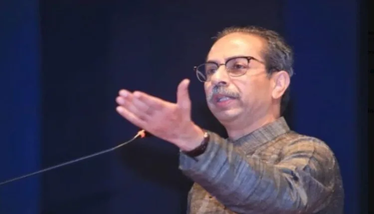 सामना में लिखा गया लेख: मुख्यमंत्री देवेंद्र फडणवीस सरकार नहीं बल्कि भीड़तंत्र चला रहे