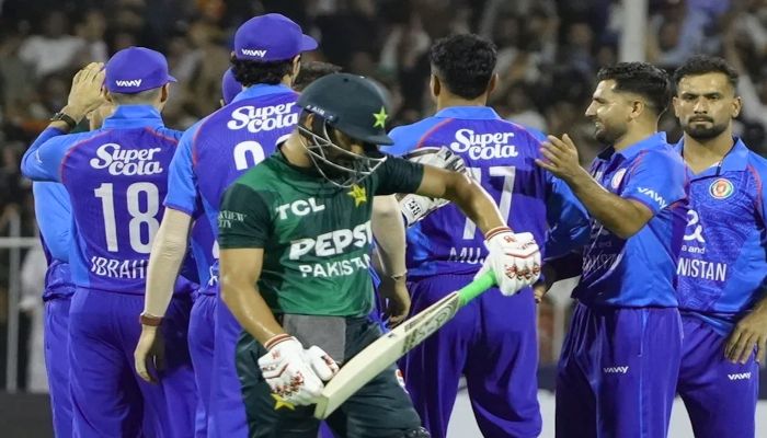 Afghanistan vs Pakistan: अफगानिस्तान के बल्लेबाजों ने पाकिस्तानी गेंदबाजों की उड़ाई धज्जियां, 4 दिन में हिसाब किया बराबर