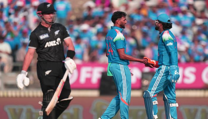 IND vs NZ 1st ODI Live Score: न्यूजीलैंड ने भारत को दिया 301 रन का टारगेट, डेरिल मिशेल ने खेली शानदार पारी