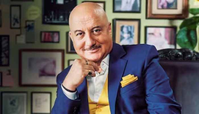 सोशल मीडिया पर Anupam Kher के नाम से फेक अकाउंट, अभिनेता ने फैंस को किया अलर्ट