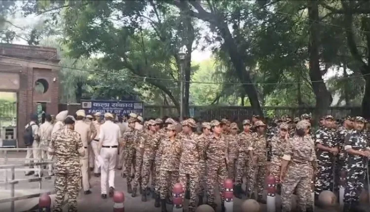 डूसू चुनाव 2026ः चप्पे-चप्पे पर पुलिस का पहरा, सेक्टरों में बांट दिए कैंपस