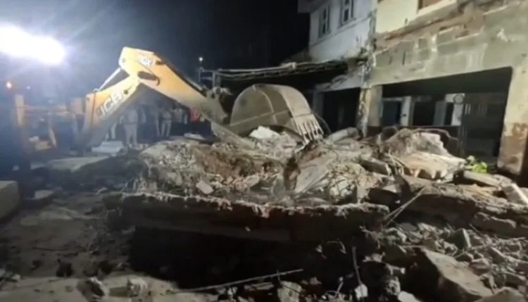 दिल्लीः रोहिणी में भरभराकर गिरी नवनिर्मित चार मंजिला इमारत, मलबे में दबकर तीन मजदूरों की मौत