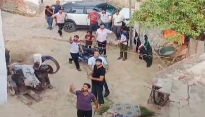 Khurja Crime: घर में घुस आए और लाठी, डंडों तथा ईट पत्थरों से हमला, मुकदमा दर्ज