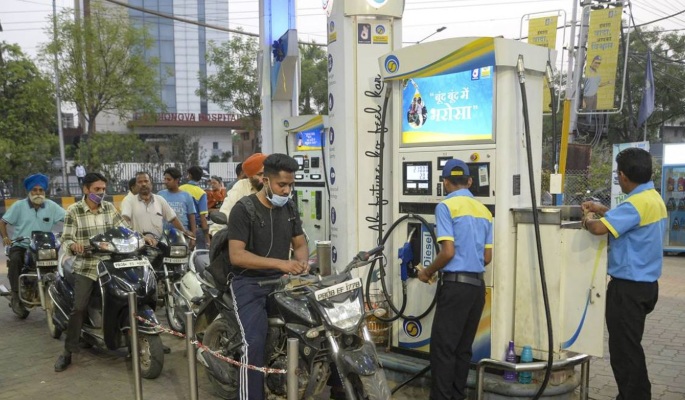 West Asia Tensions : देश में पेट्रोल-डीजल, एलपीजी की सप्लाई सामान्य, सरकार की नागरिकों से अपील, घबराहट में न करें ईंधनों की खरीद