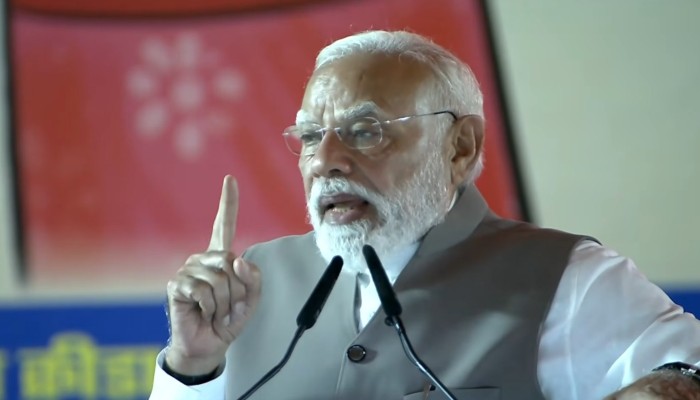 PM Modi Varanasi Visit: सम्मेलन में प्रधानमंत्री ने नारी शक्ति से मांगा आशीर्वाद, बोले- आरक्षण लागू करके रहेंगे