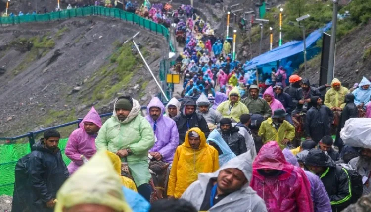 Amarnath Yatra 2026: बारिश पर भारी पड़ रही आस्था, 4 दिन में 85 हजार से अधिक भक्तों ने किए बाबा बर्फानी के दर्शन