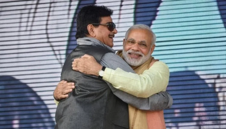 बॉलीवुड से पहुंच रहे पीएम मोदी को संदेश, जन्म दिन पर एडवांस में शुभकामनाएं मिलीं