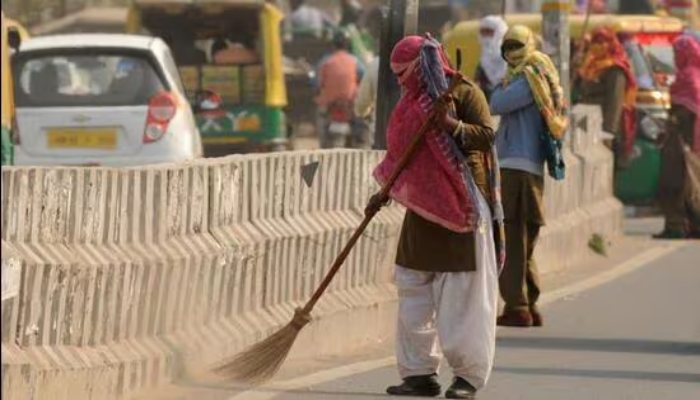 सफाई कर्मचारियों को मिलेगा 35-40 लाख रुपए का सुरक्षा बीमा, सीधे खाते में आएगा पैसा, सीएम योगी ने की घोषणा