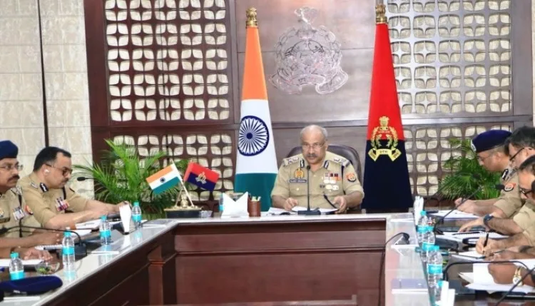 यूपी पुलिस की अपराध समीक्षा बैठक: जीरो टॉलरेंस और त्योहारों पर विशेष सतर्कता