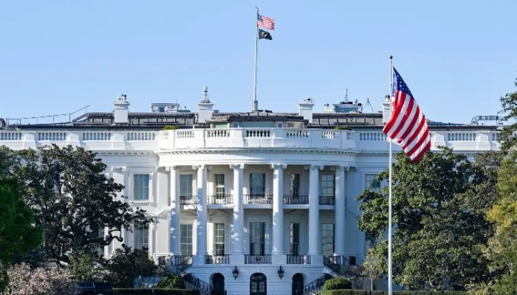 Donald Trump ने फिर से लागू की 100,000 डॉलर की H-1B Visa फीस