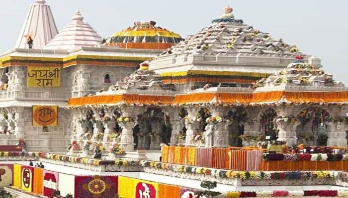 ध्वजारोहण समारोह से पूर्व अलौकिक रूप में सजी अयोध्या, हर ओर ‘जय श्रीराम’ का उद्घोष