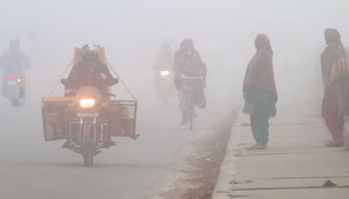 UP Weather: यूपी में कड़ाके की ठंड जारी, 'शिमला' बना कानपुर ! 3.2 डिग्री पहुंचा पारा, मौसम विभाग की चेतावनी जारी