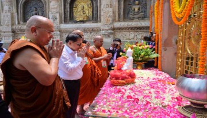 म्यांमार के राष्ट्रपति यू मिन आंग ह्लांइग पहुंचे बोधगया, राज्यपाल ने किया स्वागत, महाबोधि मंदिर में की प्रार्थना