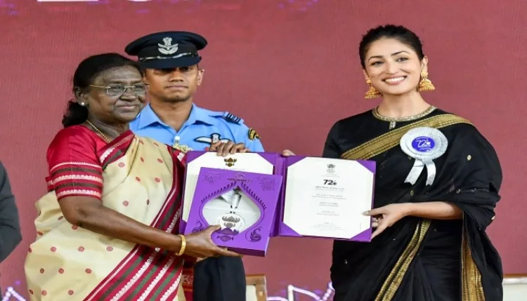 यामी गौतम को बेस्ट एक्ट्रेस और कार्तिक आर्यन को बेस्ट एक्टर का अवाॅर्ड