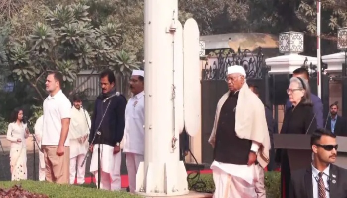 कांग्रेस स्थापना दिवस पर मल्लिकार्जुन खड़गे का बीजेपी पर तीखा हमला, बोले... लोकतंत्र और संविधान खतरे में है