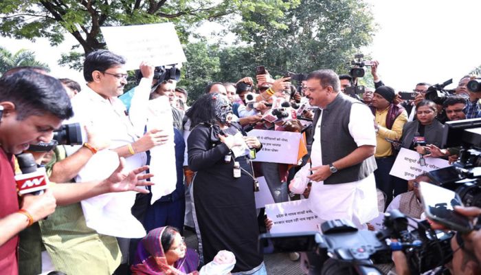 शीतकालीन सत्र से पहले कांग्रेस का जोरदार प्रदर्शन, मांगा जवाब