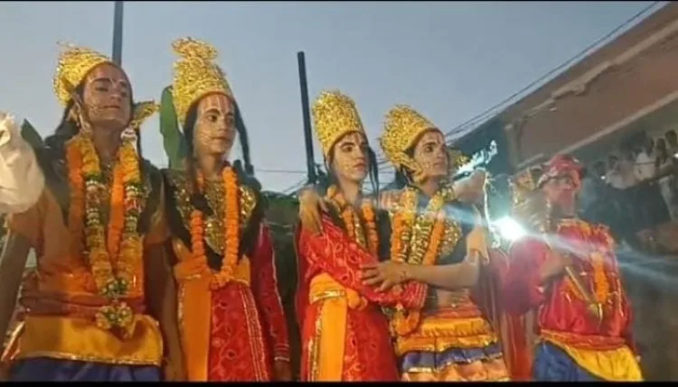 मऊ में सांप्रदायिक सद्भाव की मिसाल, अजान की गूंज के बीच हुआ भरत-मिलाप