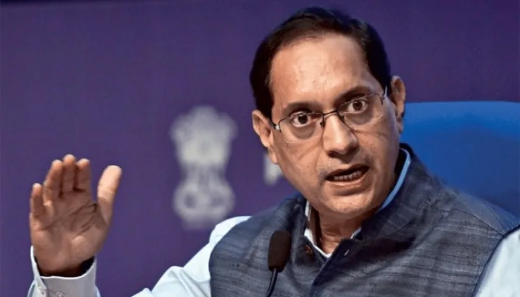 फिनफ्लुएंसर के झांसे से बचें, सेबी चेयरमैन ने निवेशकों को चेताया