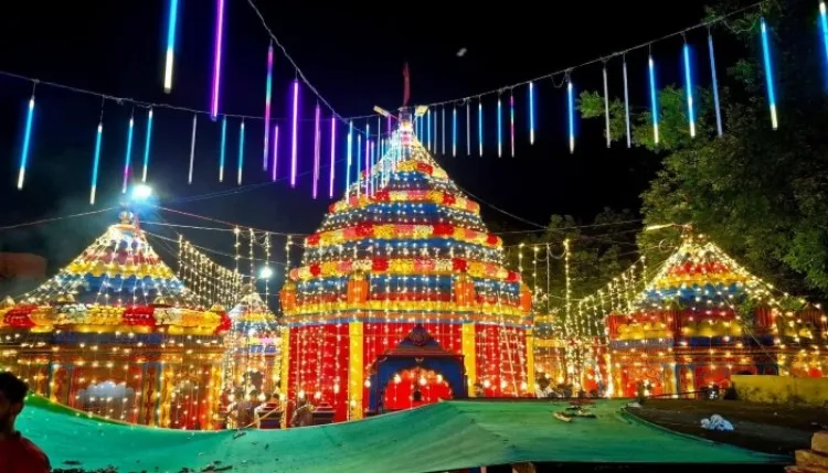 रामगढ़ में विराजमान हैं मां छिन्नमस्तिका, मंदिर में जुटते हैं श्रद्धालु