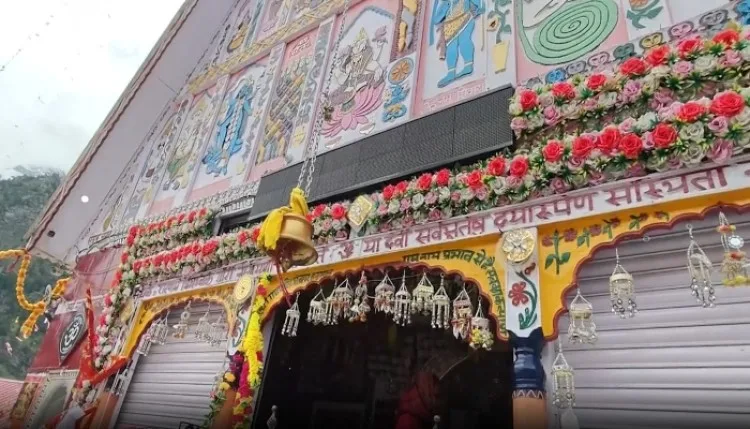 जम्मू-कश्मीरः किश्तवाड़-गुलाबगढ़ सड़क पर भूस्खलन का खतरा, श्री मचैल माता यात्रा स्थगित